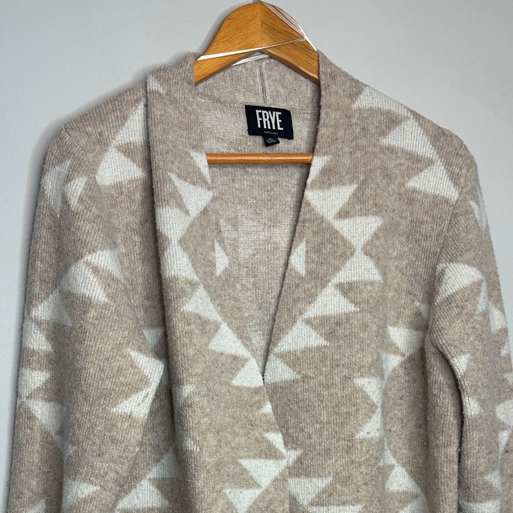 Frye Women's Xlarge Beige and White Geometric Aztec long Cardigan Sweater - Picture 9 of 9